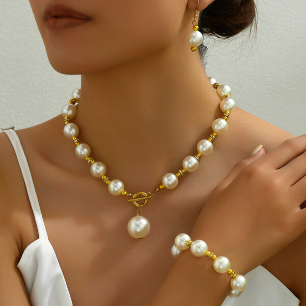 classic_metallic_faux_pearl_jewelry_set_with_pendant_image_1
