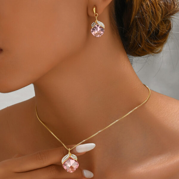 gold-tone_alloy_necklace_&_earrings_set_with_pink_crystal_flower_image_1
