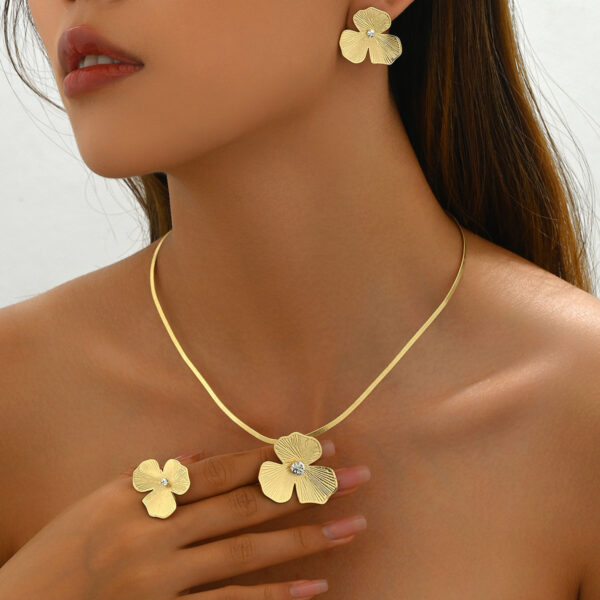 gold_tone_copper_flower_jewelry_set_with_zircon_image_1