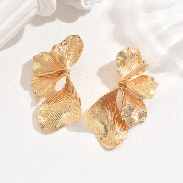 Layered Flower Petal Earrings in Zinc Alloy Fashion OL - Image 5