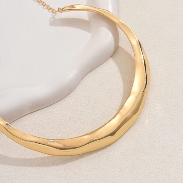 Wavy Geometric Copper Collar Necklace in Gold Tone - Image 3